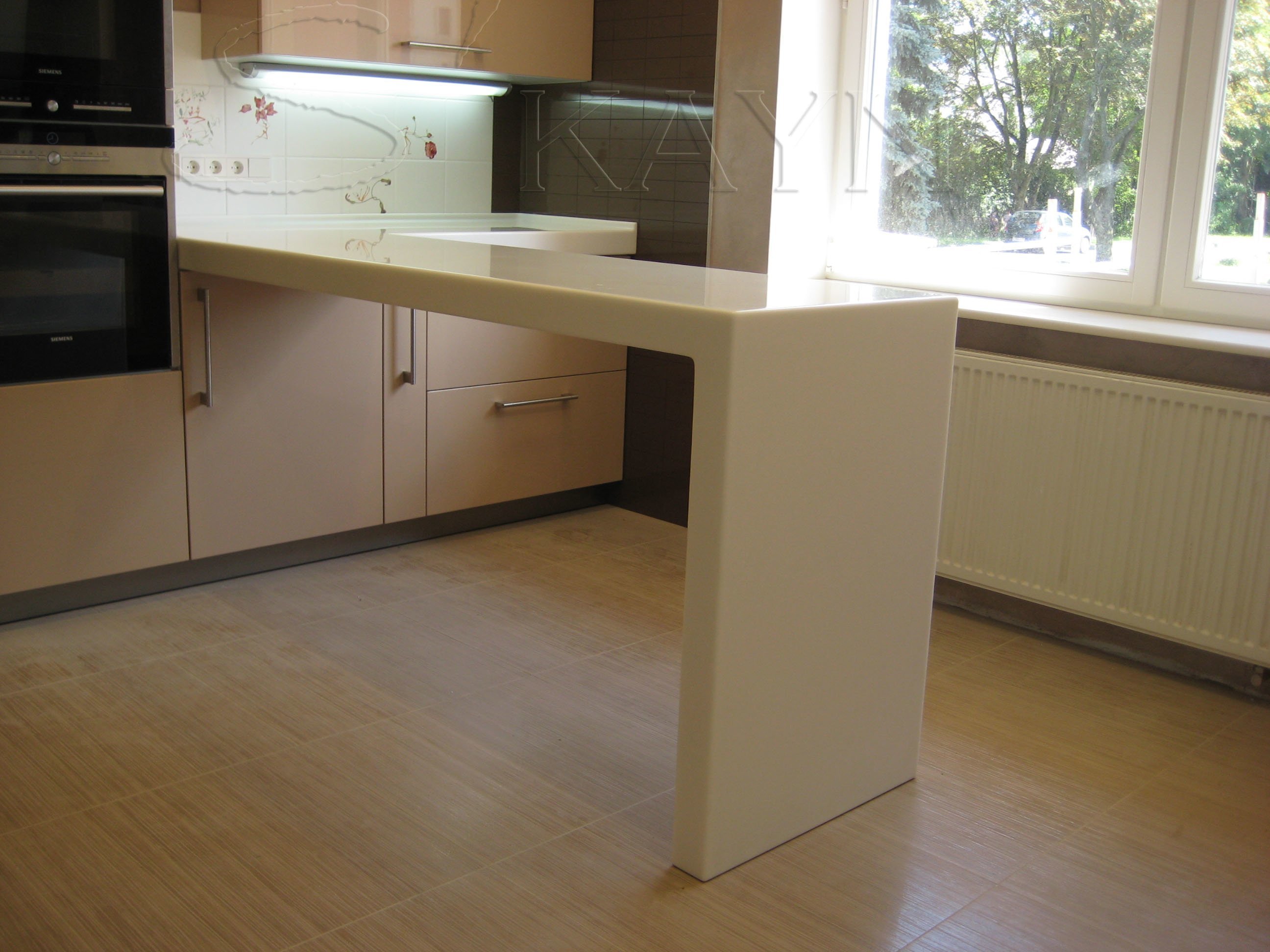 г образный кухонный стол
